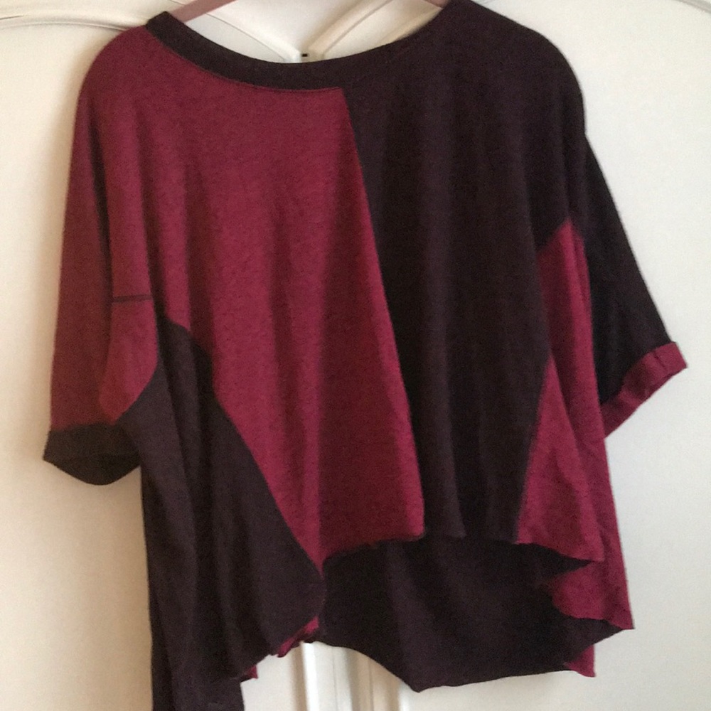 Two toned cropped tee